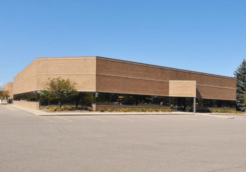 1960 Ring Dr, Troy, MI à vendre - Photo du bâtiment - Image 2 de 19