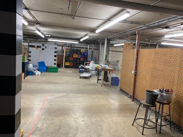 3401 W Diversey Ave, Chicago, IL for lease - Interior Photo - Image 3 of 14