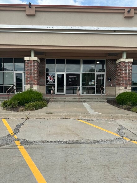 156th & Q, Omaha, NE for lease - Building Photo - Image 2 of 11