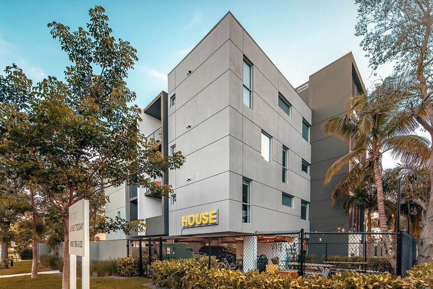 5742 SW 62nd St, Coral Gables, FL à vendre - Photo du bâtiment - Image 2 de 22