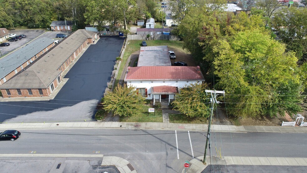 135 College St, Gallatin, TN à louer - Photo du bâtiment - Image 3 de 16