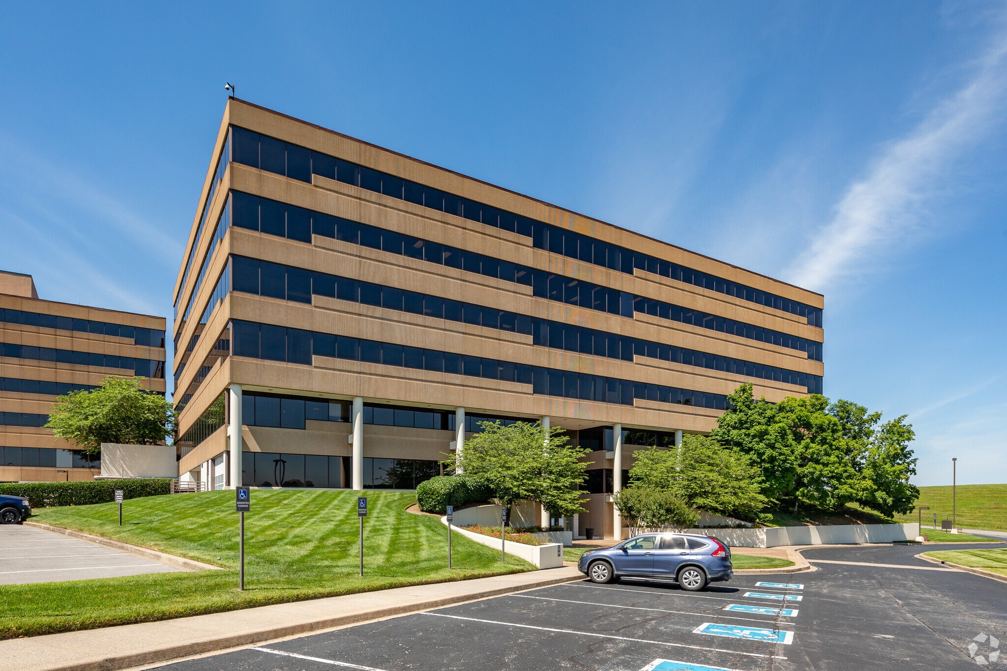 402 Bna Dr, Nashville, TN for lease Primary Photo- Image 1 of 13