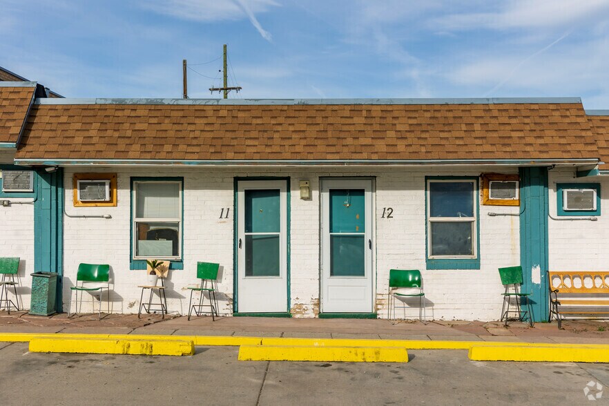 7013 W Colfax Ave, Lakewood, CO à vendre - Photo du bâtiment - Image 3 de 15