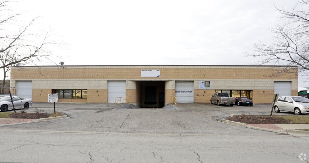 1080-1098 Frances Dr, Streamwood, IL à louer - Photo du bâtiment - Image 2 de 14