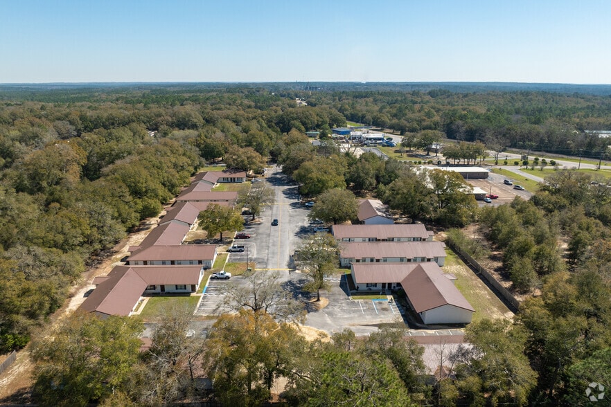 125 N Davis Ln, Defuniak Springs, FL à vendre - Photo principale - Image 1 de 22