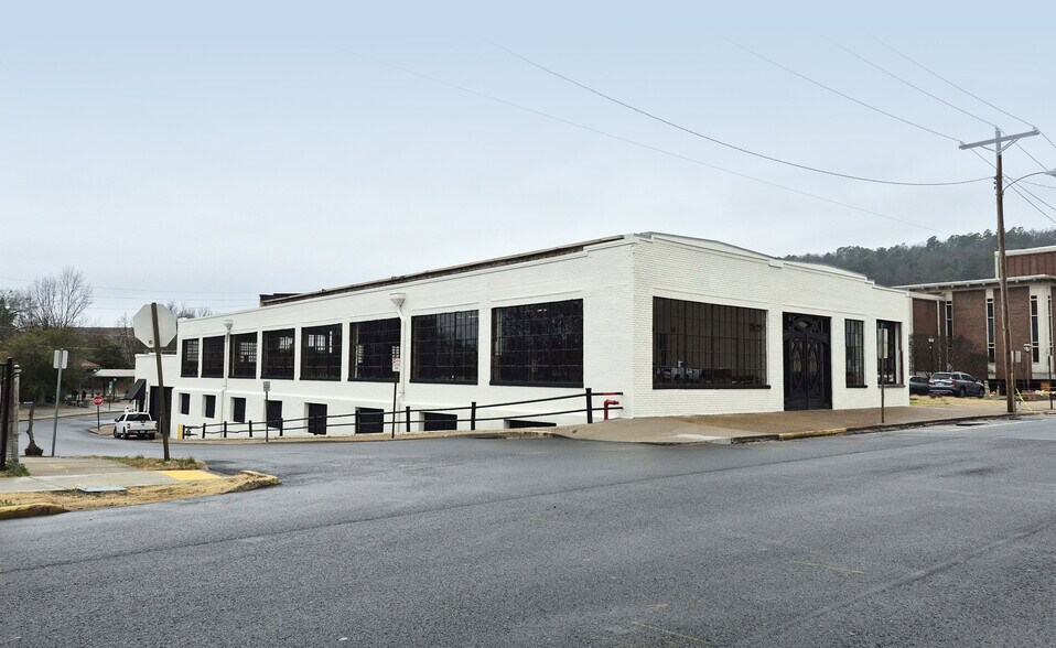 350 Malvern Ave, Hot Springs, AR à louer - Photo du bâtiment - Image 2 de 81
