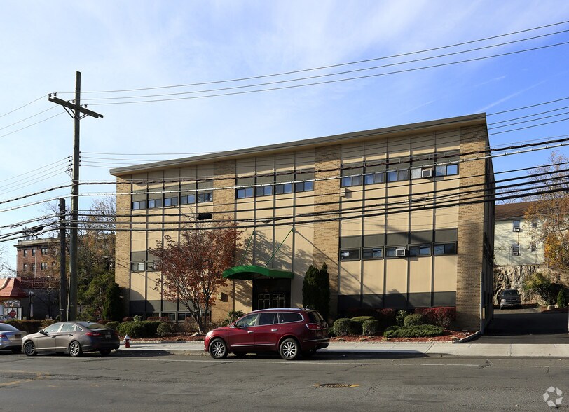 444 S Fulton Ave, Mount Vernon, NY à louer - Photo du bâtiment - Image 3 de 3