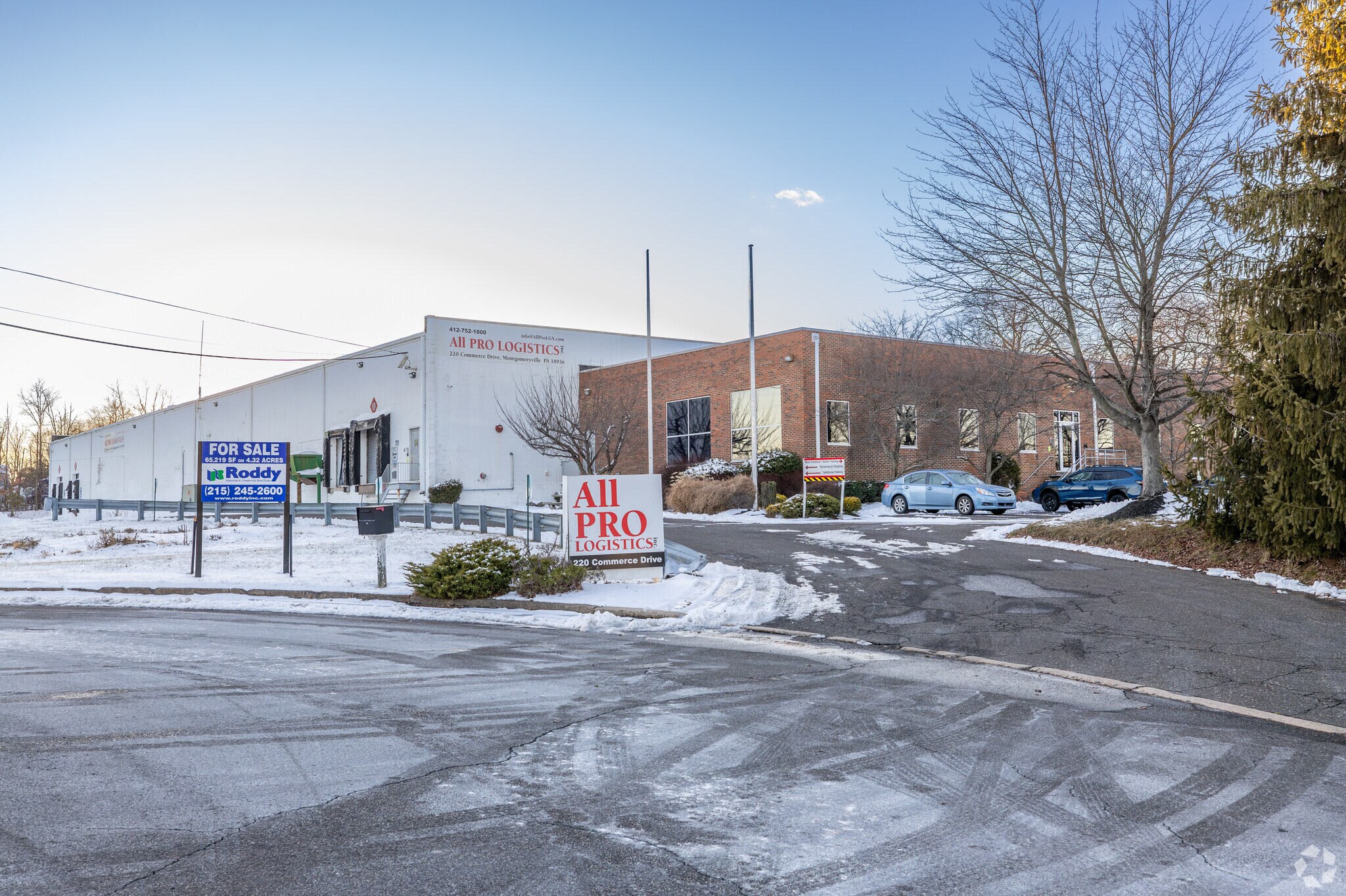 220 Commerce Dr, Montgomeryville, PA à vendre Photo du bâtiment- Image 1 de 6