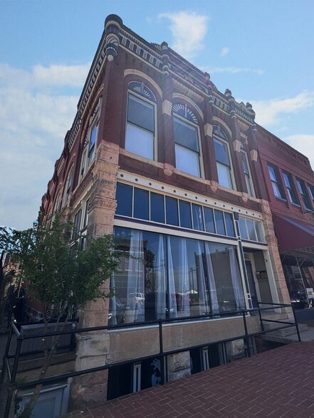 116 S 2nd St, Guthrie, OK for sale - Building Photo - Image 2 of 14