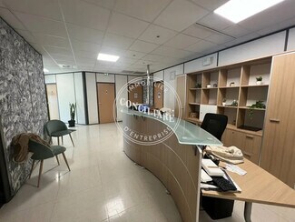 Plus de détails pour Local d'activités à louer