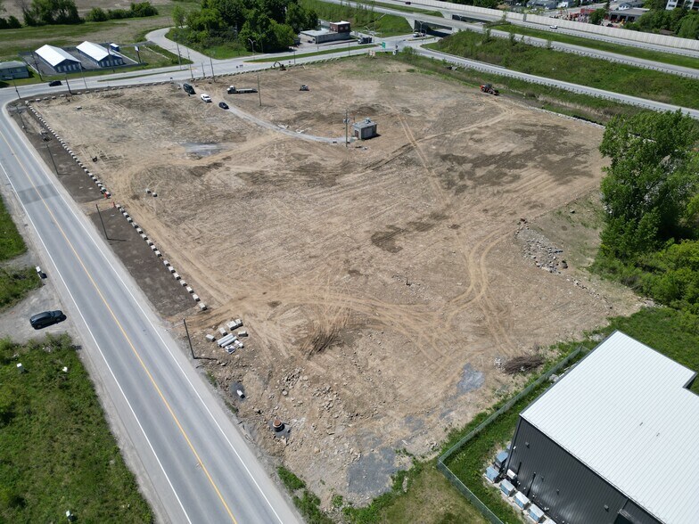 5275 Av. Pierre-Dansereau, Salaberry-de-valleyfield, QC à vendre - Photo du bâtiment - Image 3 de 3