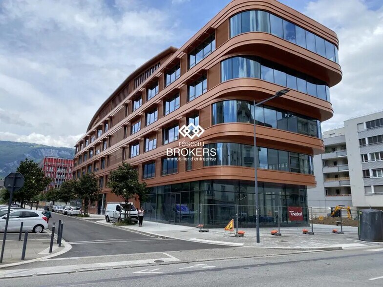 Bureau dans Grenoble à louer - Photo du bâtiment - Image 1 de 1