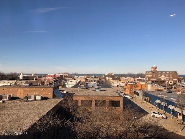 830 Pleasant St, Saint Joseph, MI à vendre - Photo du bâtiment - Image 3 de 18