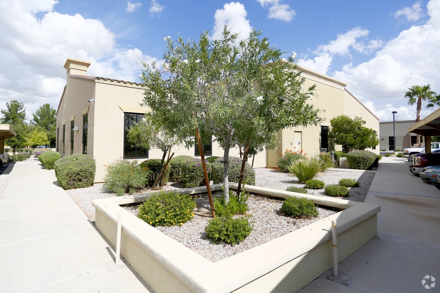 725 W Elliot Rd, Gilbert, AZ for lease - Building Photo - Image 3 of 13