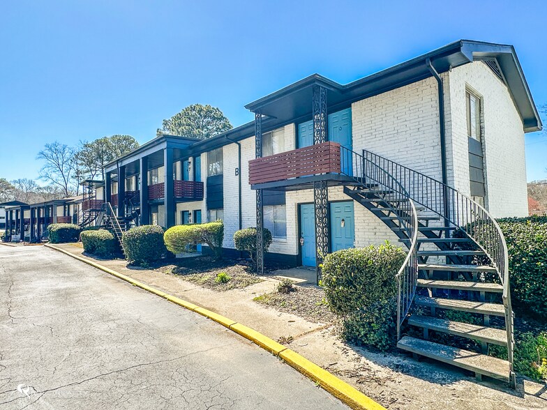 4663 Waldrop Dr, Forest Park, GA à vendre - Photo du bâtiment - Image 2 de 39