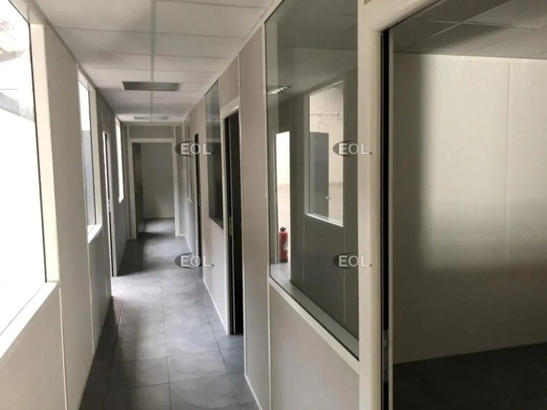 Flex in Brignais for lease - Interior Photo - Image 3 of 6