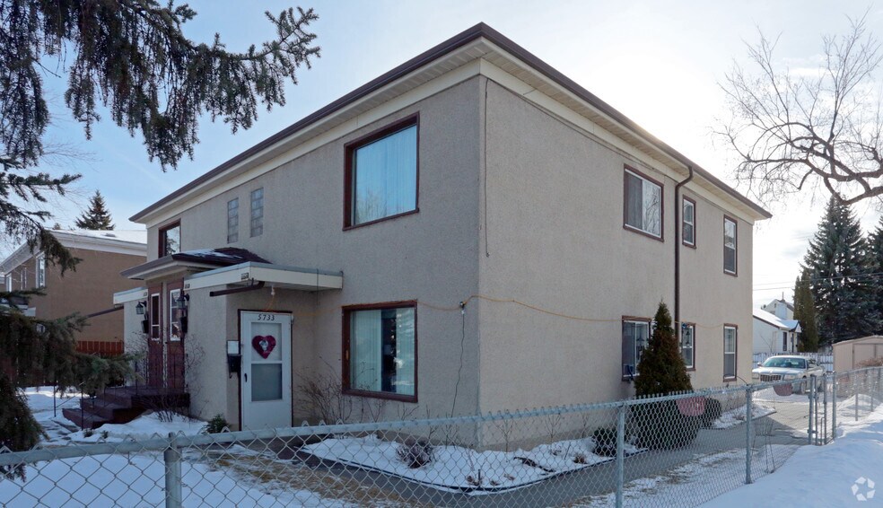 5733 58th St NW, Edmonton, AB à vendre - Photo du bâtiment - Image 2 de 2