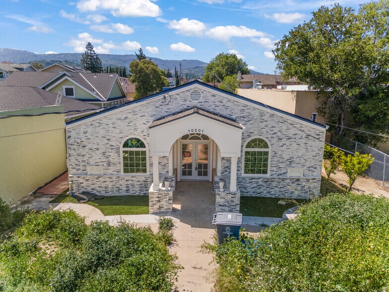 10201 Imperial Ave, Cupertino, CA à vendre - Photo du bâtiment - Image 1 de 16