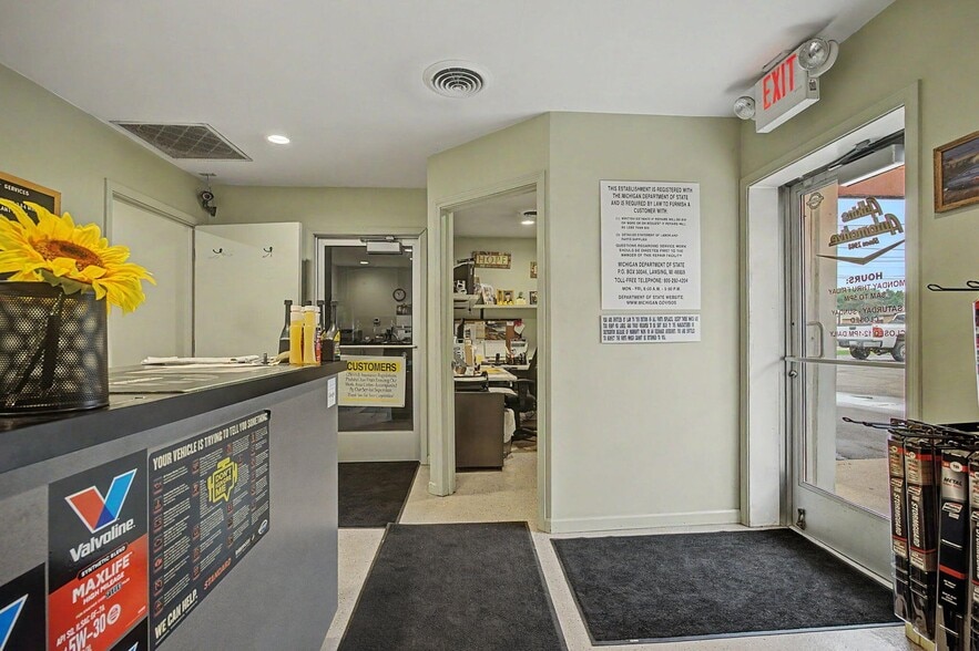37 W Carleton Rd, Hillsdale, MI à vendre - Photo intérieure - Image 2 de 9