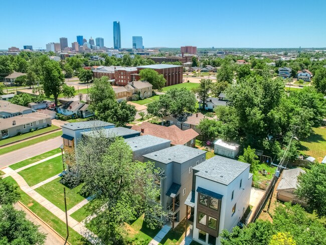 Plus de détails pour 1300-1308 NW 11th St, Oklahoma City, OK - Multi-résidentiel à vendre