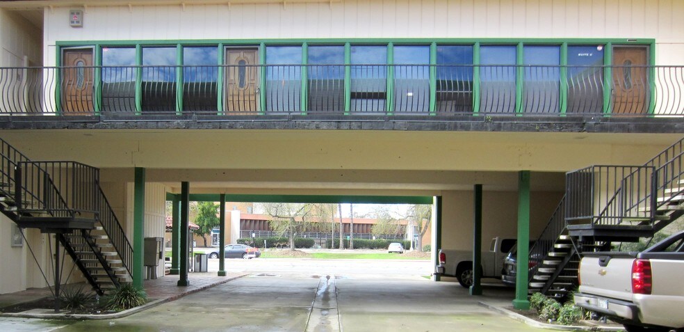 210 S Mooney Blvd, Visalia, CA à louer - Photo du bâtiment - Image 2 de 5