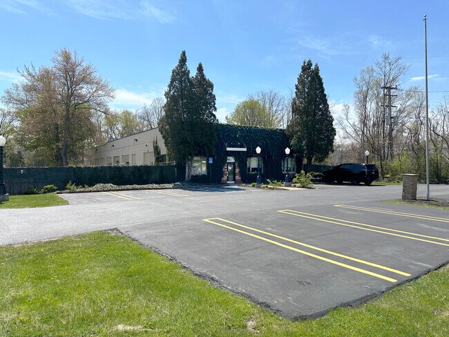 More details for 30057 W 8 Mile Rd, Livonia, MI - Industrial for Lease