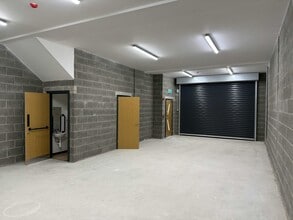 128 Haydock Av, Castleford for lease Interior Photo- Image 2 of 4