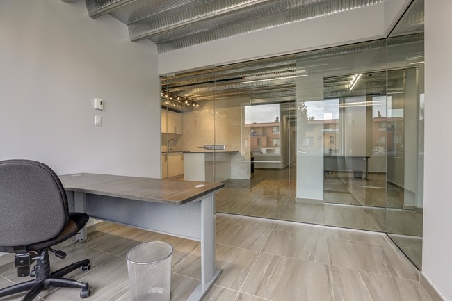 Plus de détails pour 4463 Boul des Grandes-Prairies, Montréal, QC - Bureau à louer