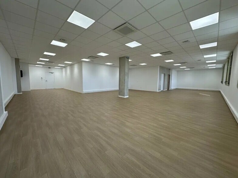 Office in Montpellier for lease - Interior Photo - Image 1 of 11