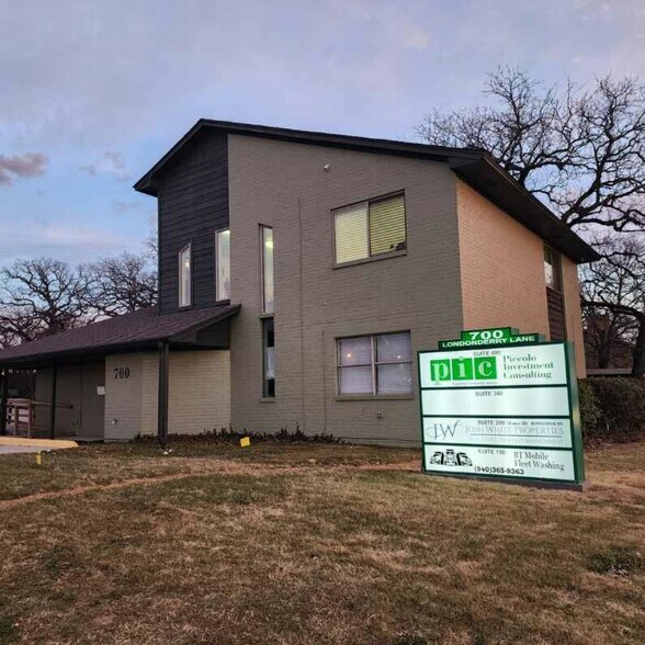 700 Londonderry Ln, Denton, TX à louer - Photo du bâtiment - Image 1 de 15