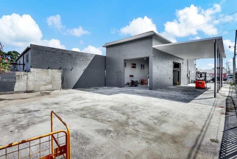 2657 NW 23rd St, Miami, FL for lease - Building Photo - Image 3 of 11