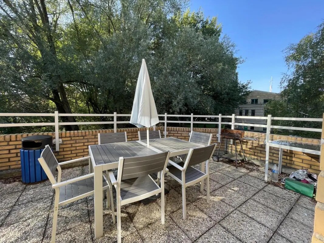 Rue Albert Einstein, Champs-sur-Marne à louer Photo du bâtiment- Image 1 de 10