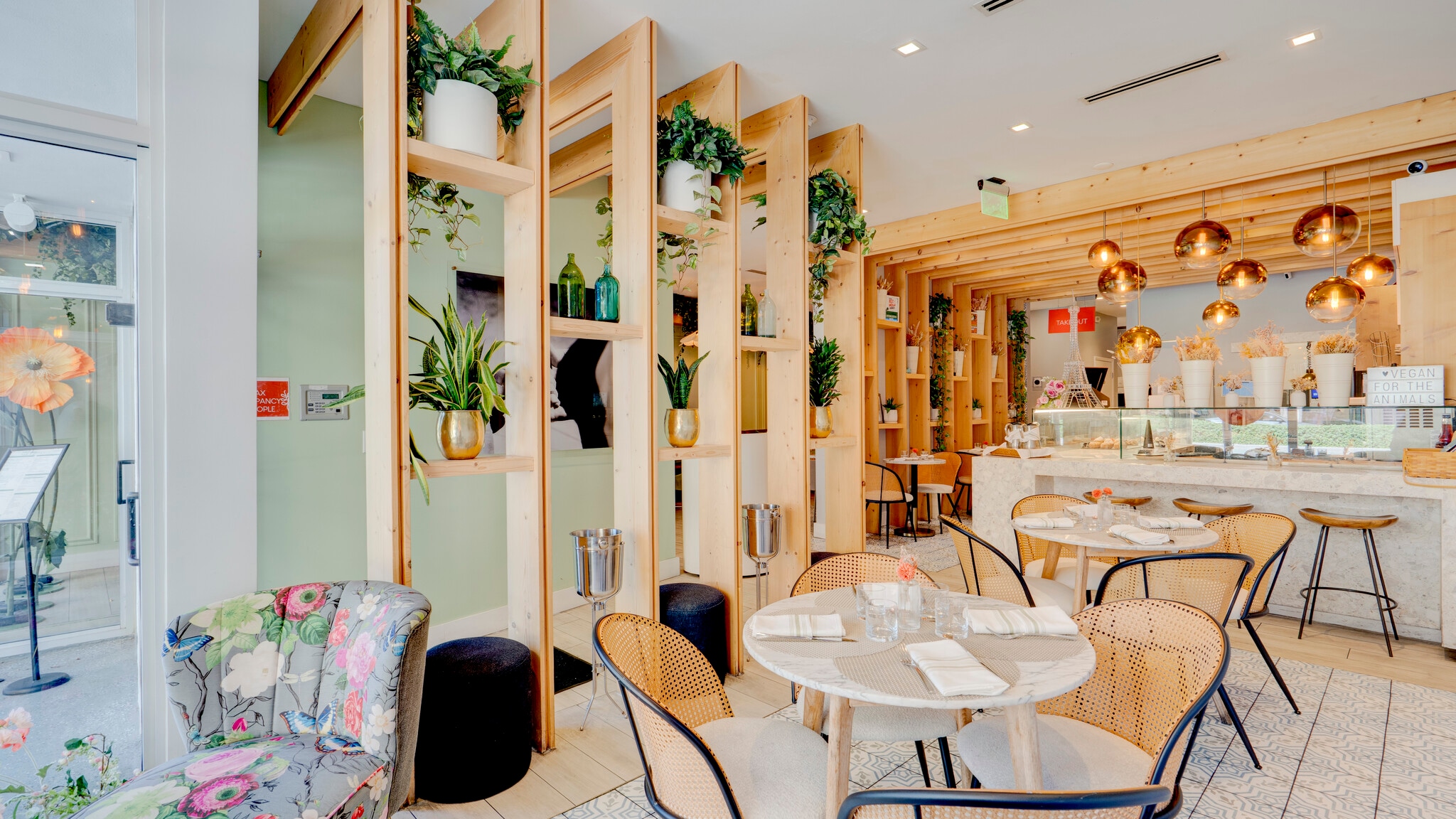 2516-2526 Ponce De Leon Blvd, Coral Gables, FL for lease Interior Photo- Image 1 of 9