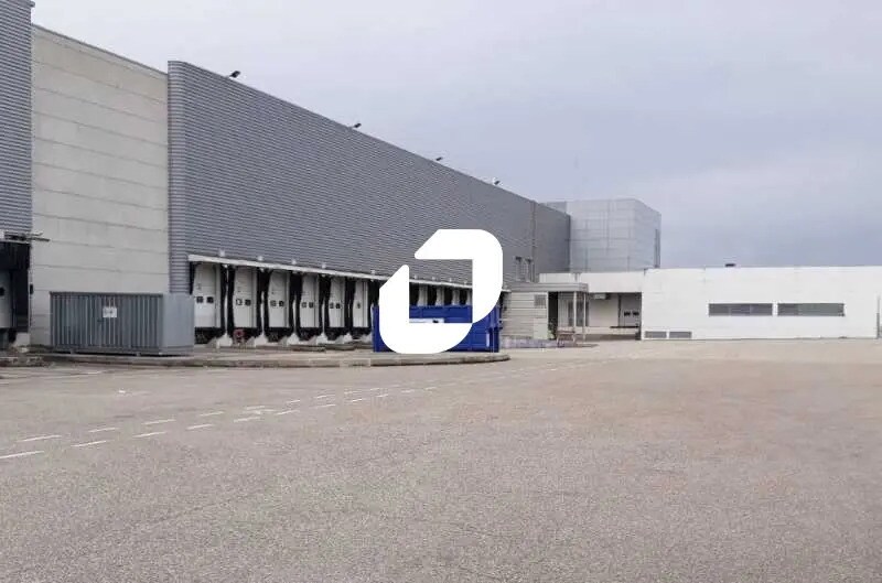 Industrial in Vaulx-Milieu for lease Building Photo- Image 1 of 3