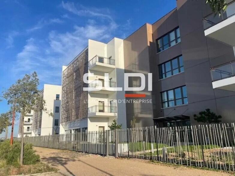 Office in Genas for sale - Building Photo - Image 1 of 4