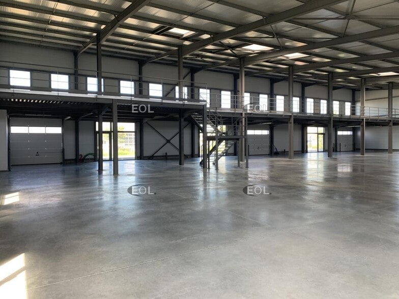 Flex in Taillades for sale - Building Photo - Image 1 of 8