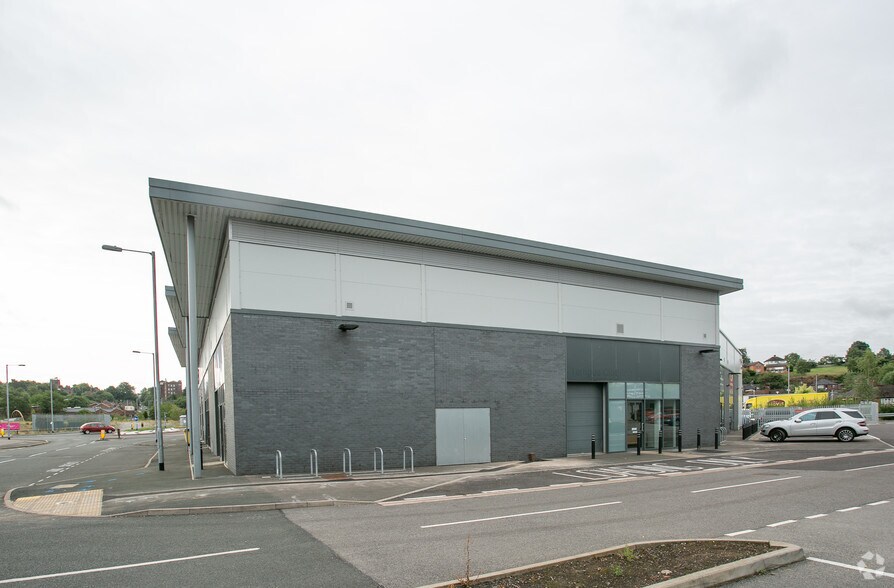 3 Maccesfield Rd, Leek à louer - Photo du bâtiment - Image 3 de 3