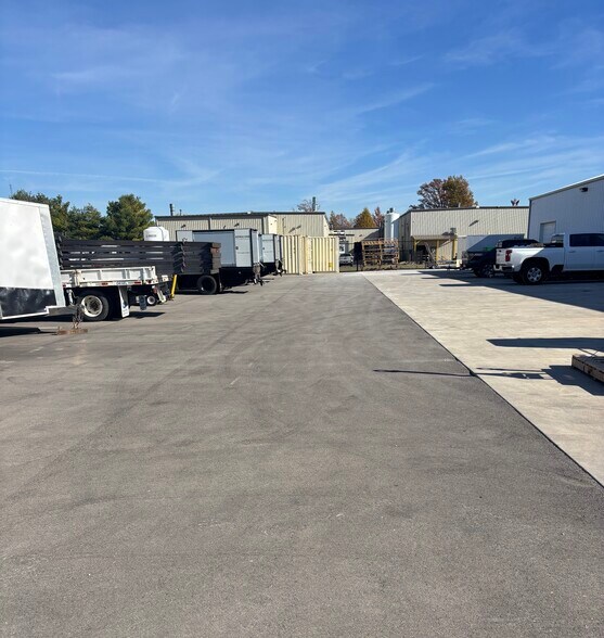 820 Hendricks Dr, Lebanon, IN à louer - Photo du bâtiment - Image 3 de 5