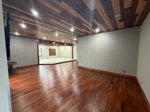 3291 S Thompson St, Springdale, AR for lease Interior Photo- Image 1 of 8