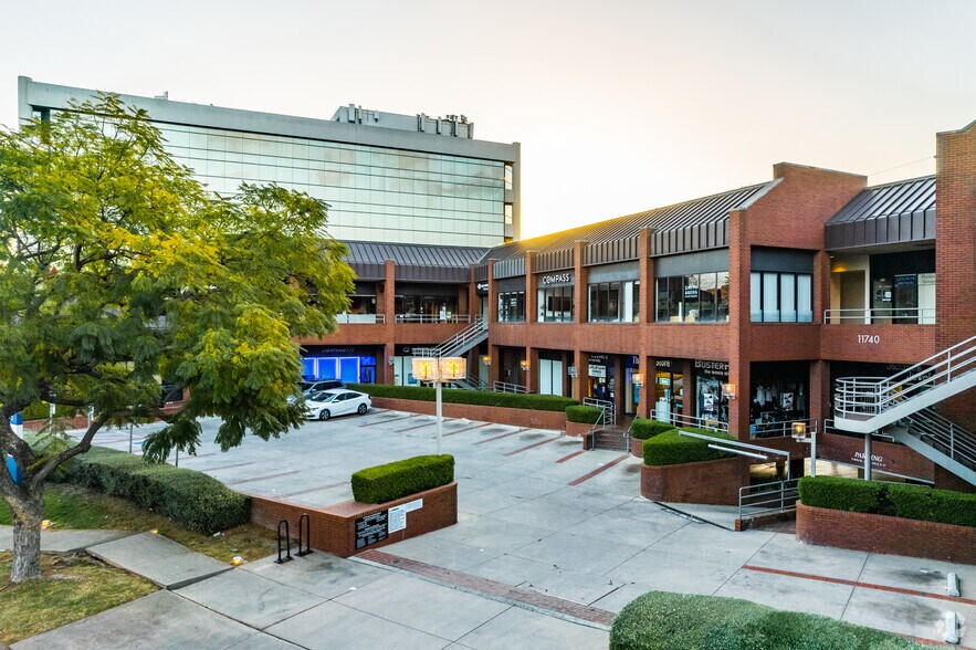 11740 San Vicente Blvd, Los Angeles, CA à louer - Photo du bâtiment - Image 1 de 4