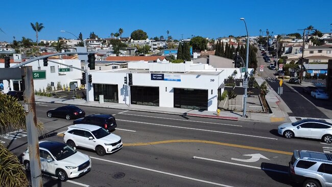 Plus de détails pour 210 Pacific Coast Hwy, Hermosa Beach, CA - Commerce de détail à louer