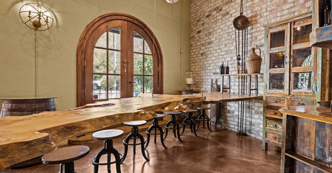 Plus de détails pour 117-121 N Church St, Smithfield, VA - Commerce de détail à vendre