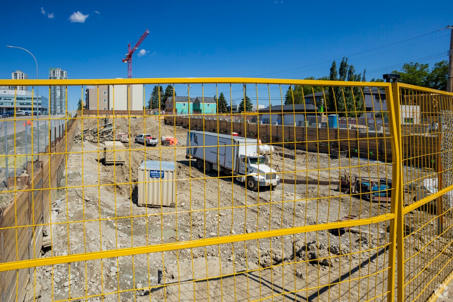 1722 33 St SW, Calgary, AB à louer - Photo du bâtiment - Image 2 de 8