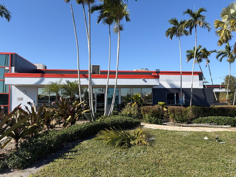2950 N 28th Ter, Hollywood, FL à louer - Photo du bâtiment - Image 3 de 22