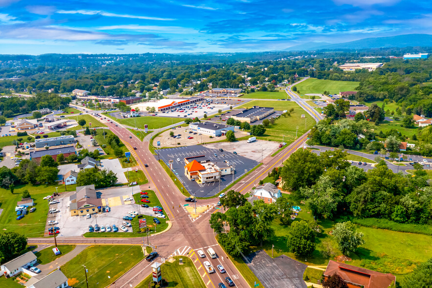 180 Old Swede Hwy, Douglassville, PA for sale - Building Photo - Image 1 of 1