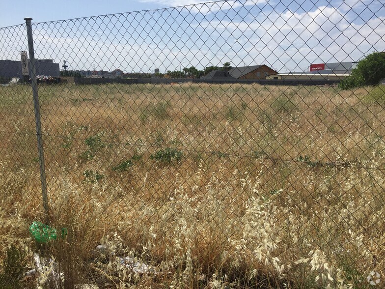 Avenida América, 13, Alcorcón, Madrid à vendre - Photo du bâtiment - Image 2 de 2