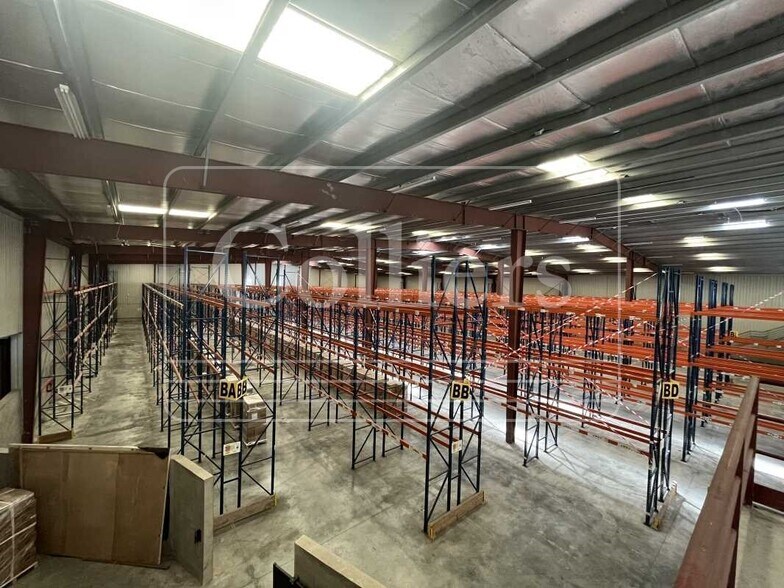 Flex in Gémenos for lease - Interior Photo - Image 2 of 23