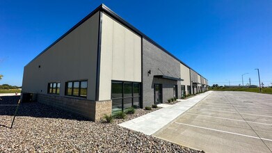 2251 Shiloh Rose Pky SW, Bondurant, IA for lease Interior Photo- Image 1 of 4