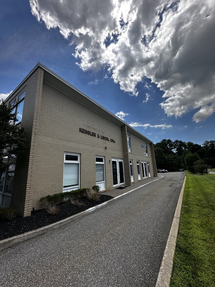 910 Middle Country Rd, Selden, NY for lease - Building Photo - Image 3 of 12