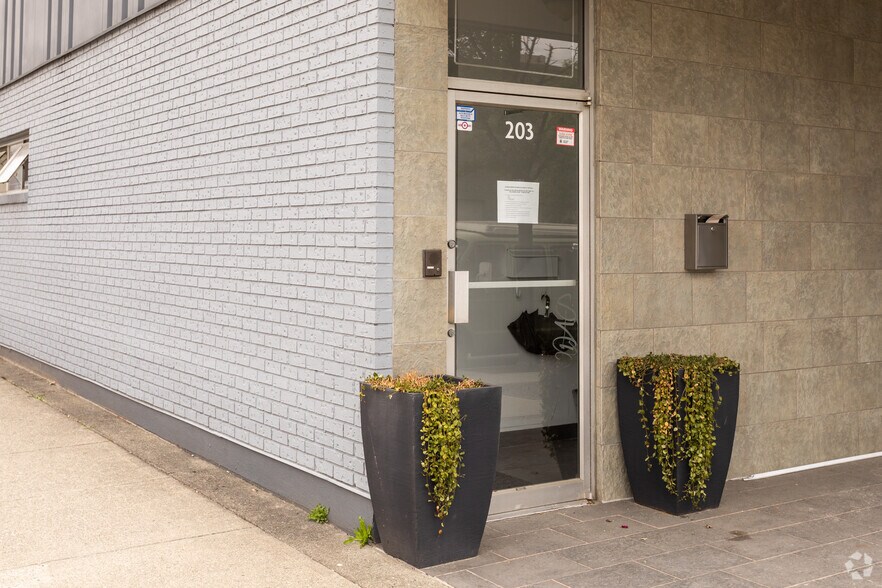 217 W 6th Ave, Vancouver, BC à louer - Photo du bâtiment - Image 2 de 6